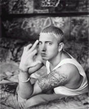 eminemfinger.jpg - 9.09 K