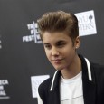Los Angeles County sheriff’s deputies are investigating a complaint that Canadian pop sensation Justin Bieber roughed up a man who was taking pictures of the performer at a suburban shopping […]