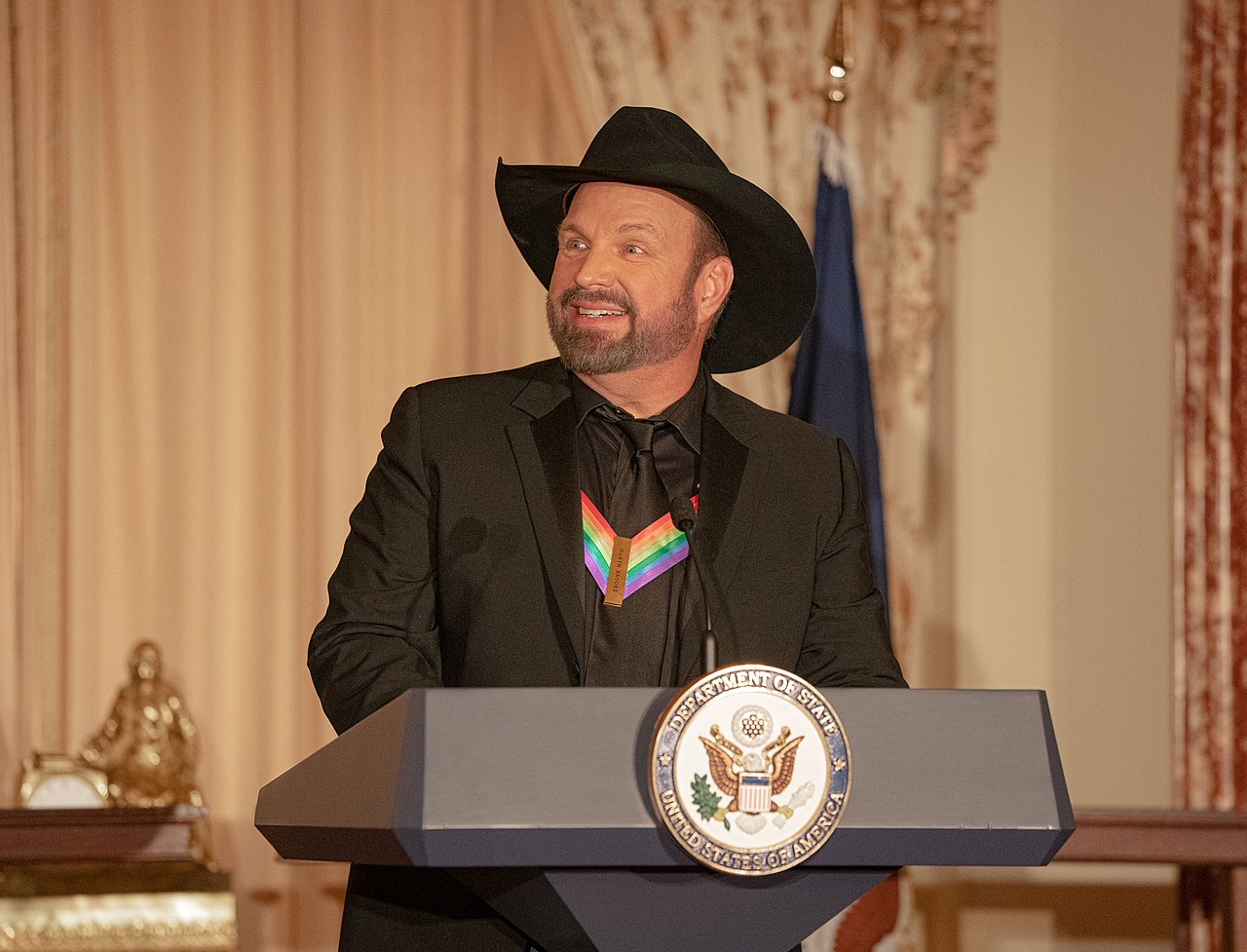Country music legend Garth Brooks has announced that he’ll serve Bud Light in his soon-to-open Nashville, Tennessee bar, Friends in Low Places Bar & Honkey Tonk — even though right-wingers […]
