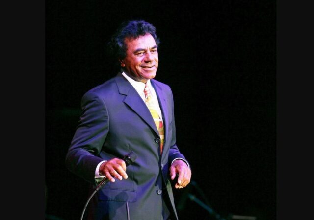 Today, Johnny Mathis will step onto the stage for the final time at the Bergen Performing Arts Center in Englewood, New Jersey, concluding a remarkable seven-decade career that redefined American pop […]